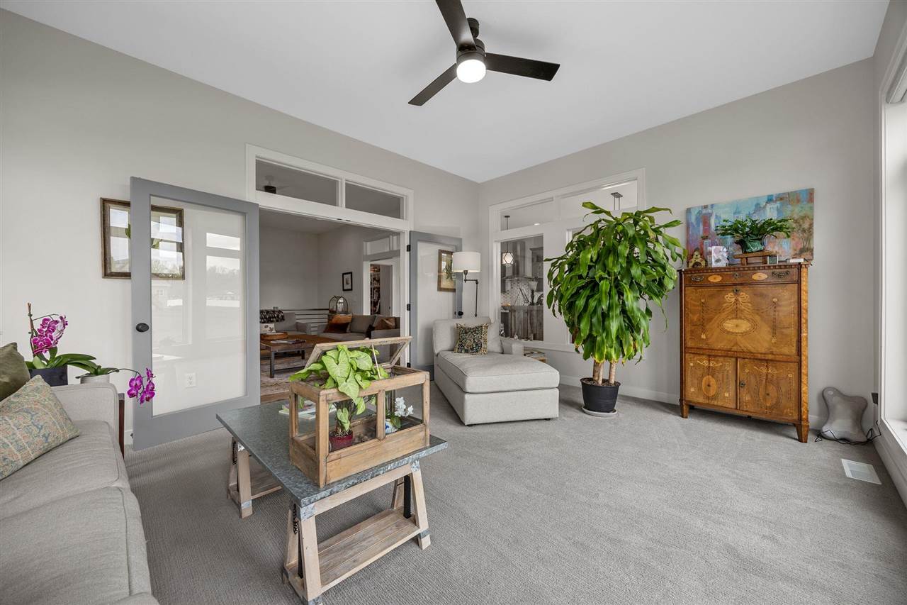 1352 Ava Cir