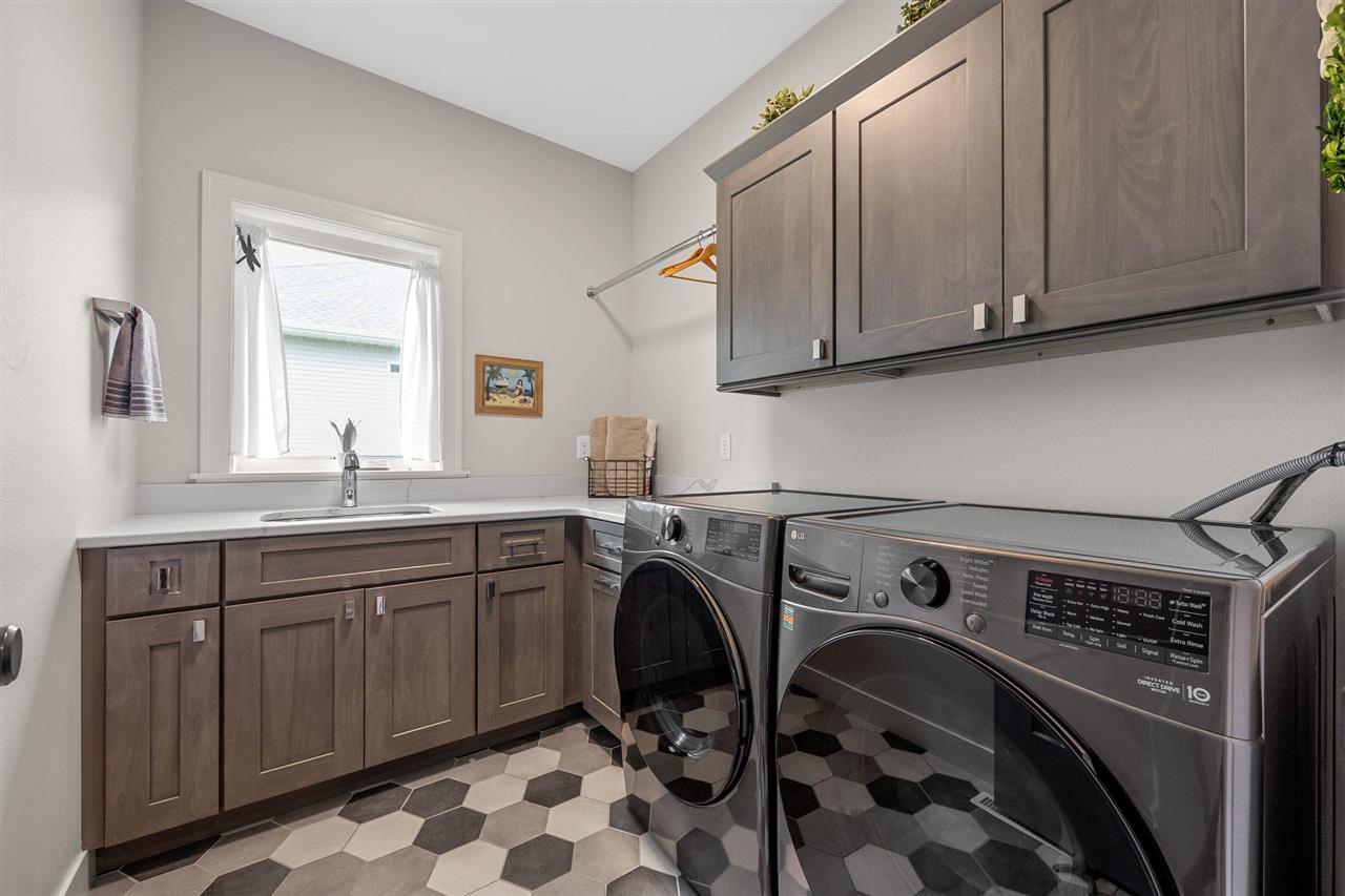 1352 Ava Cir
