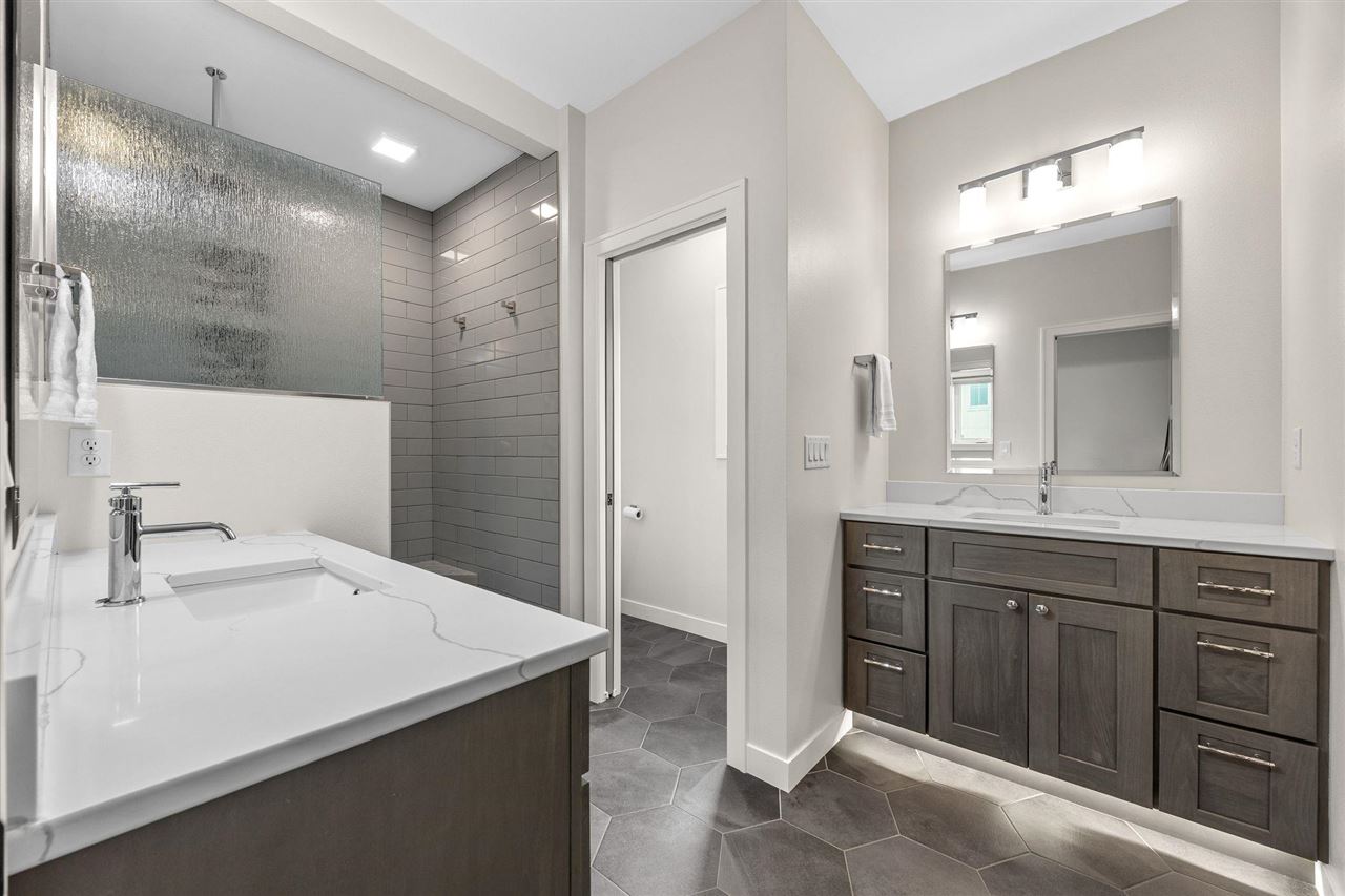 1352 Ava Cir