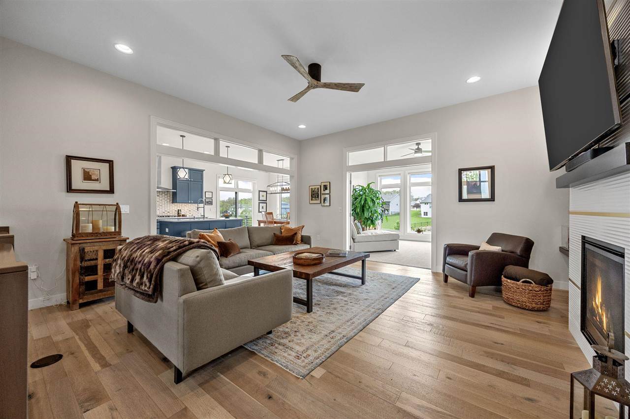1352 Ava Cir