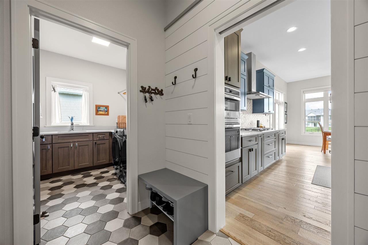 1352 Ava Cir