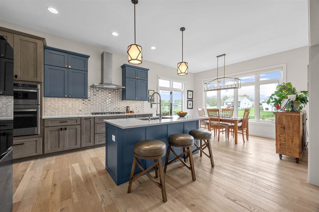 1352 Ava Cir