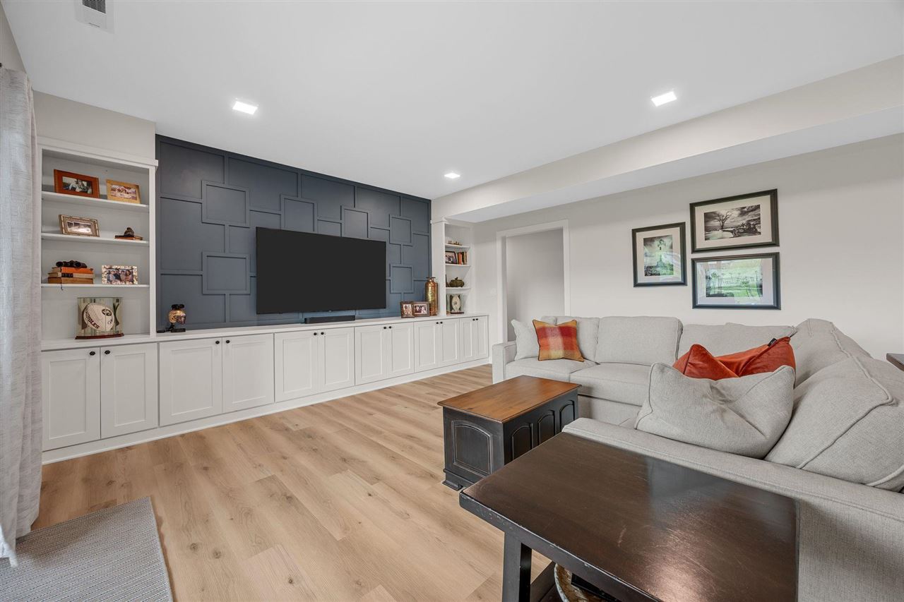 1352 Ava Cir