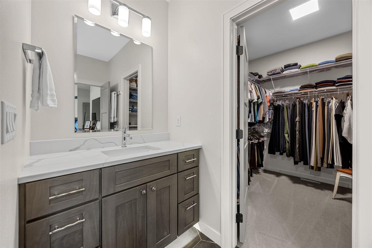 1352 Ava Cir