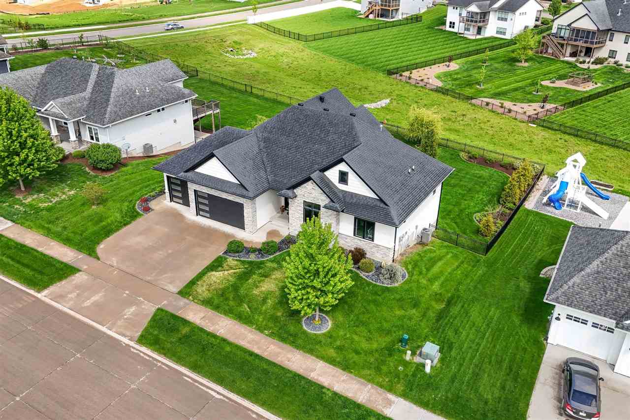 1352 Ava Cir