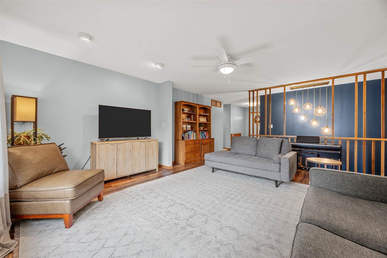 541 Amhurst