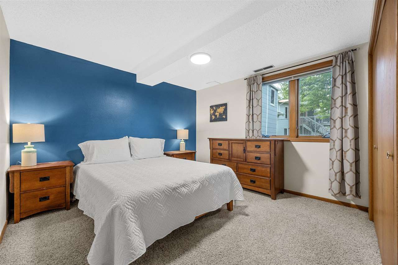 541 Amhurst