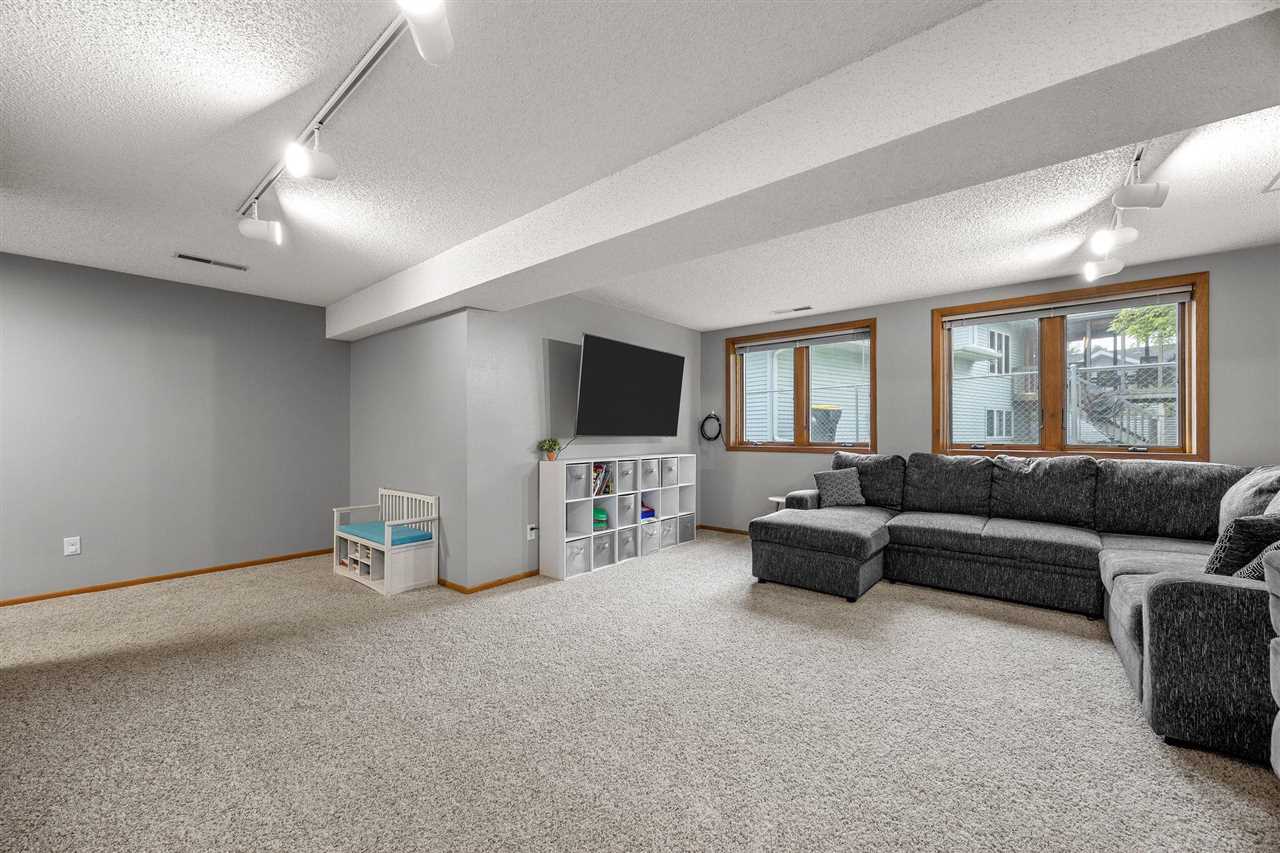 541 Amhurst