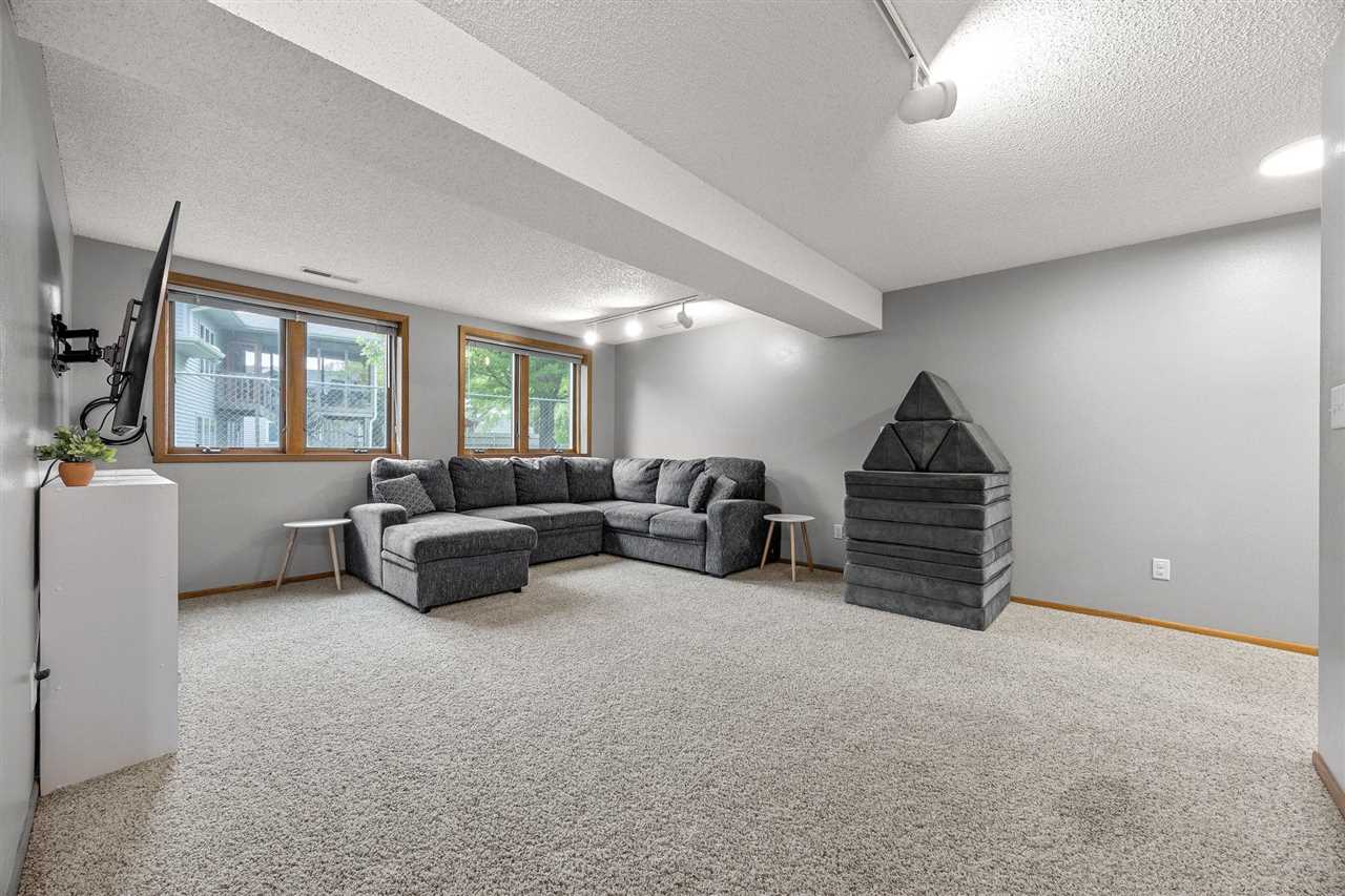 541 Amhurst