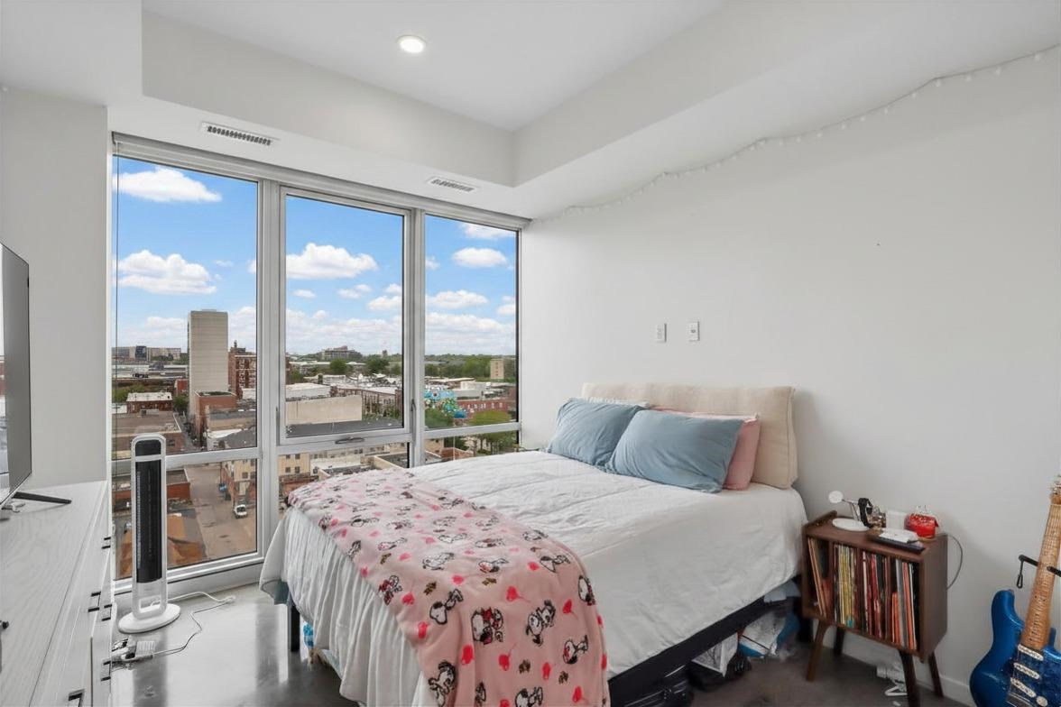 404 E College St. Unit: No. 908