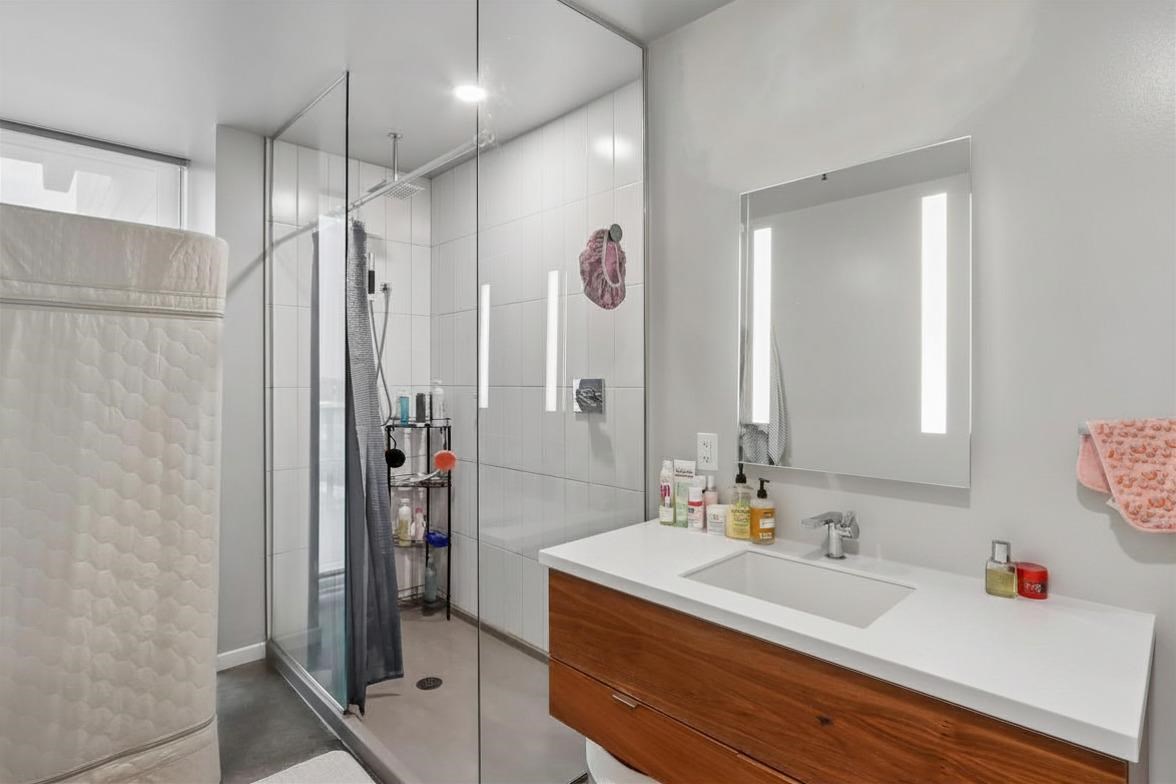 404 E College St. Unit: No. 908