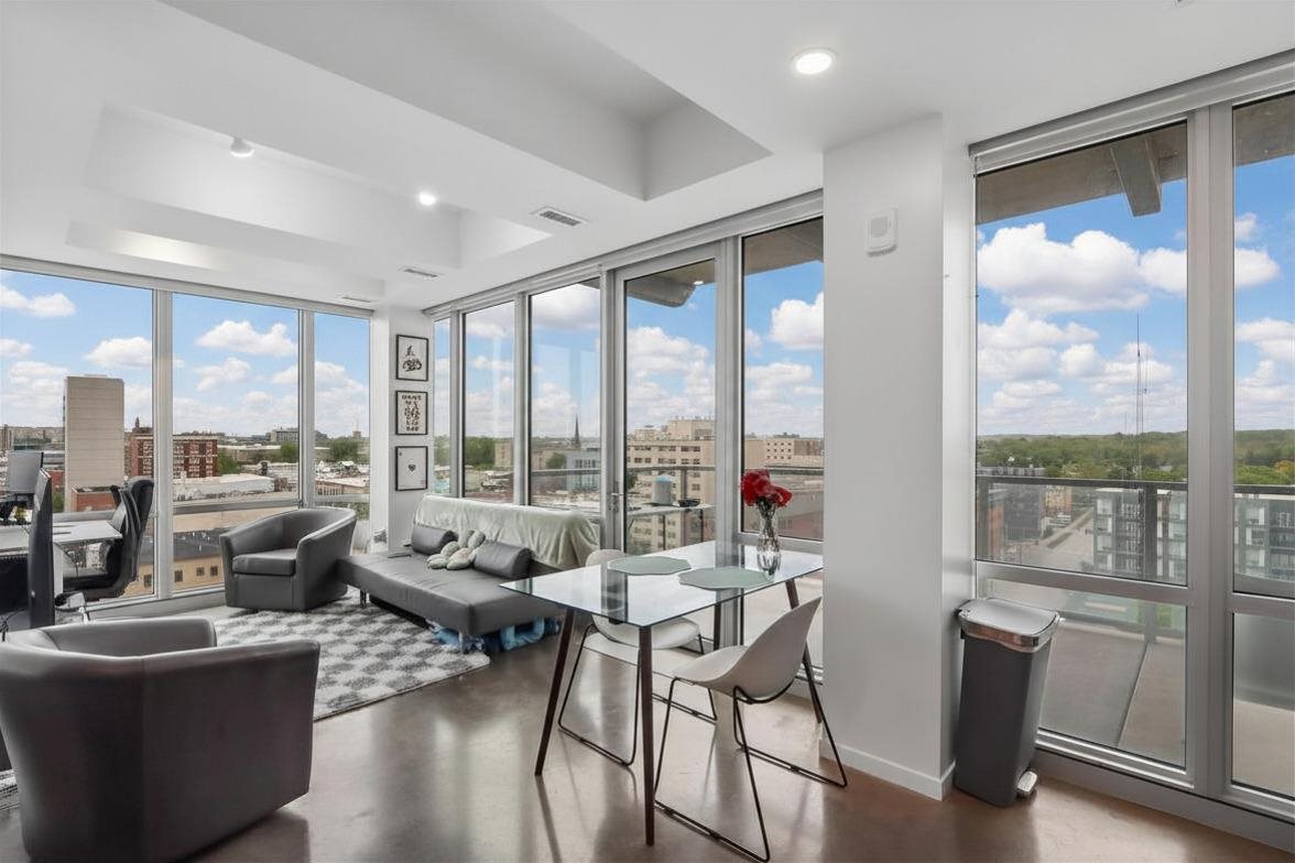 404 E College St. Unit: No. 908