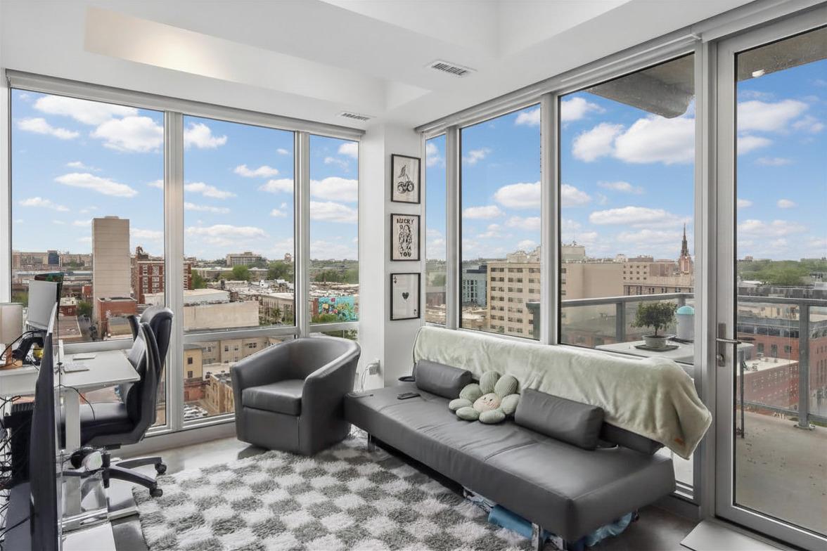 404 E College St. Unit: No. 908