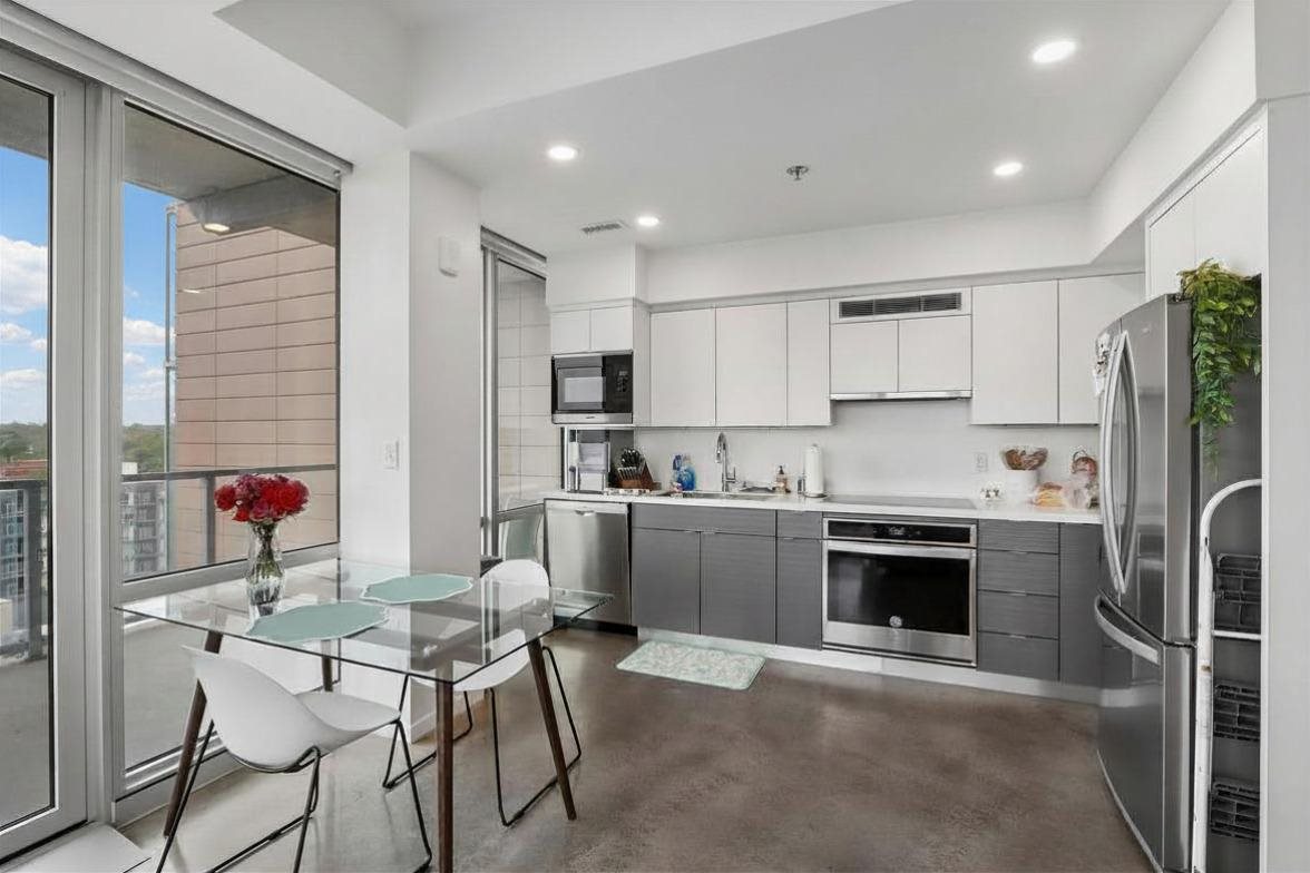 404 E College St. Unit: No. 908