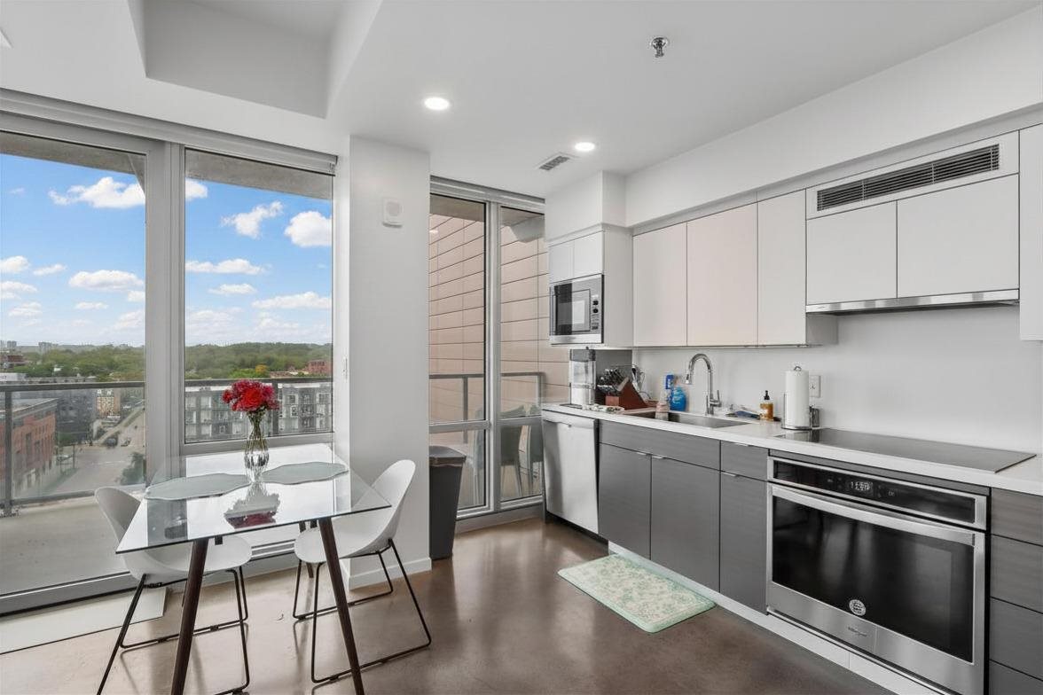 404 E College St. Unit: No. 908