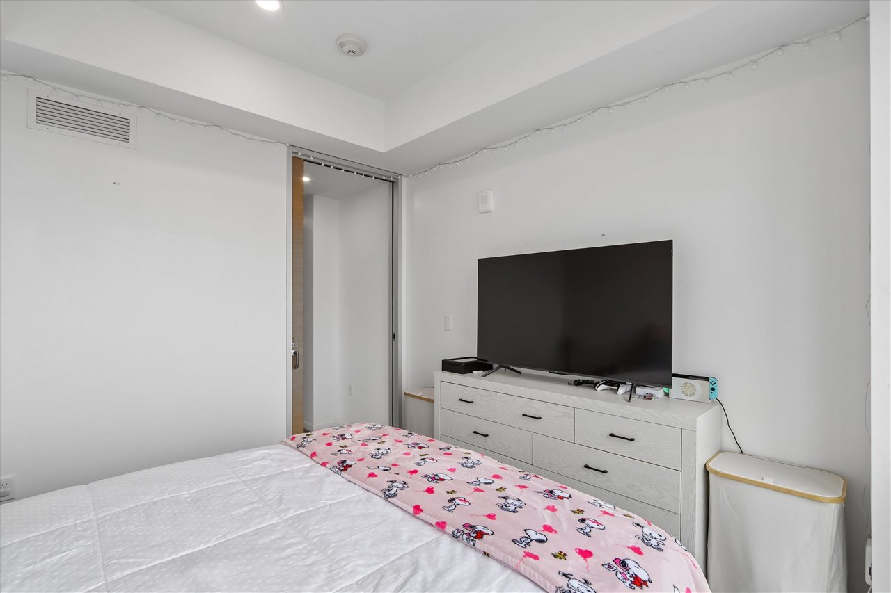 404 E College St. Unit: No. 908