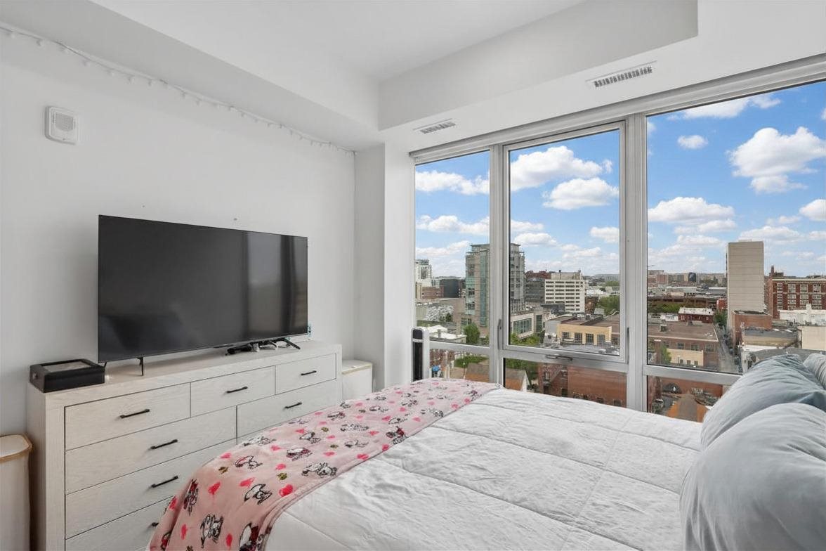 404 E College St. Unit: No. 908