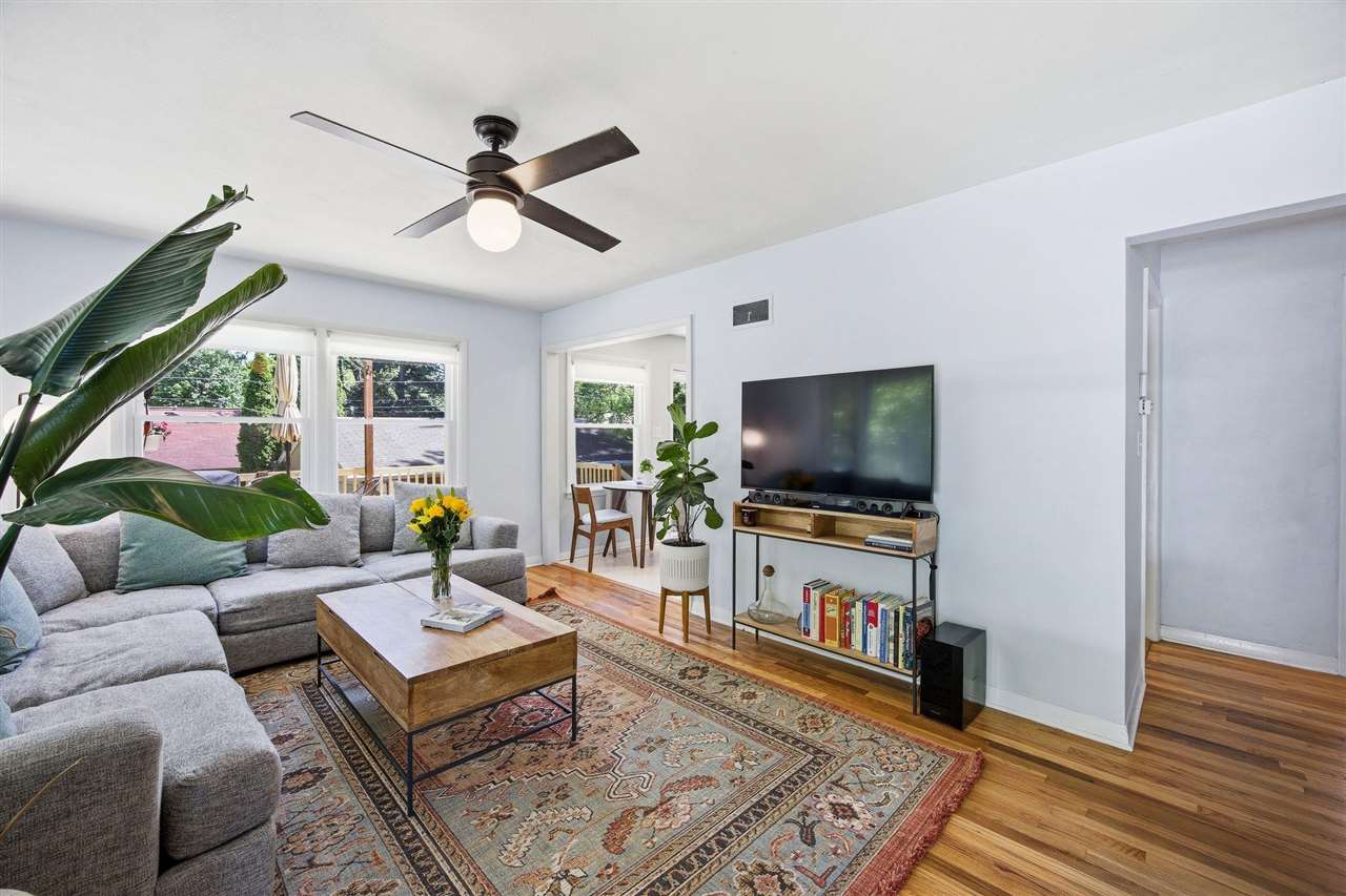 1605 Friendly Ave