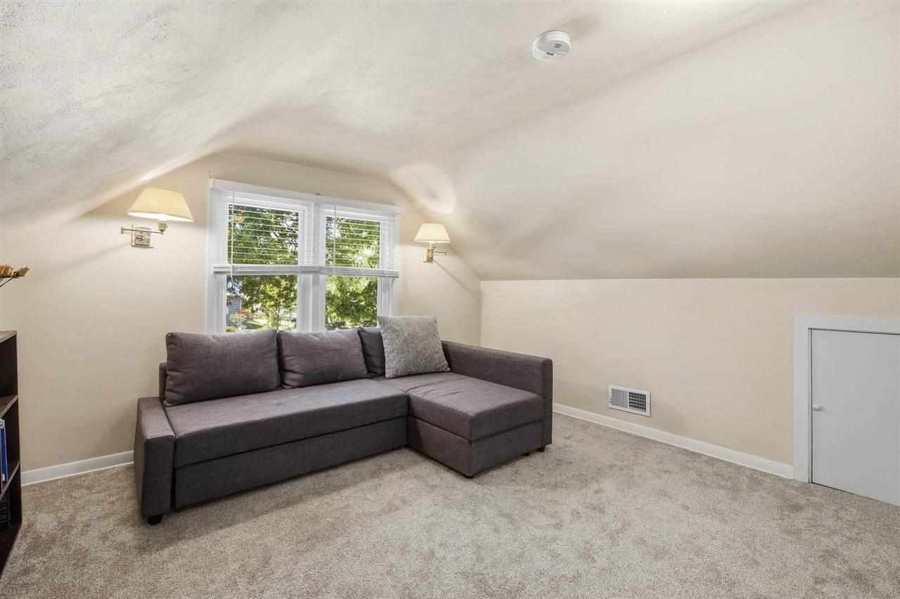 1605 Friendly Ave