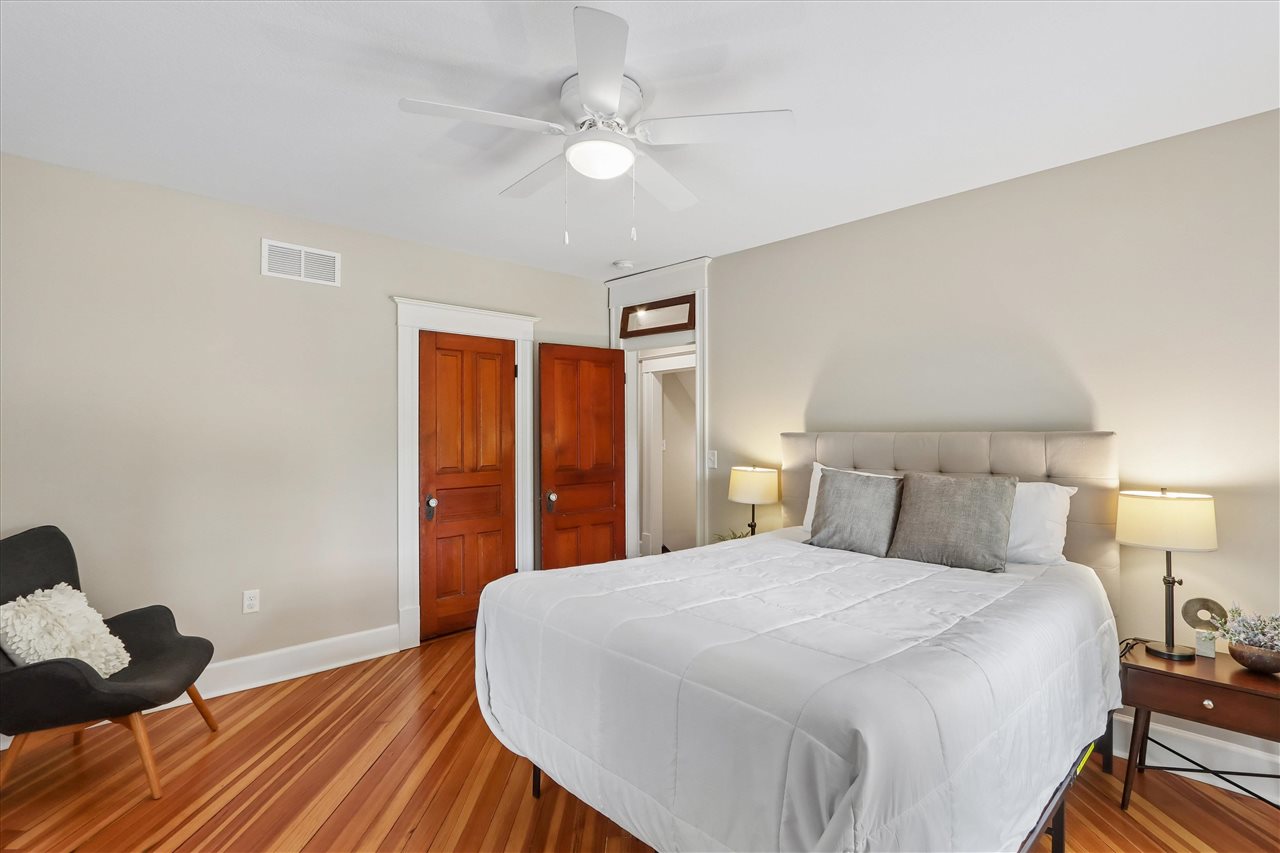 1025 N Summit St