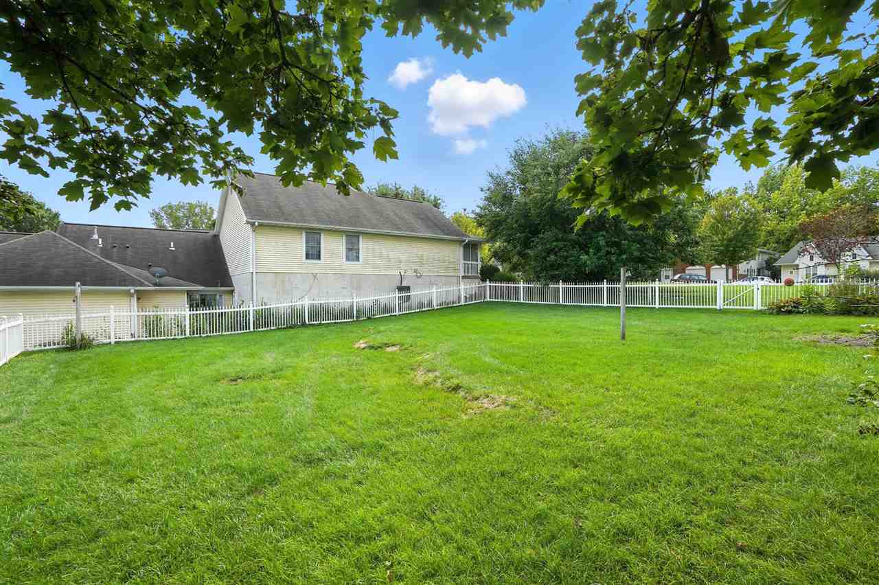 900 Longfellow Pl