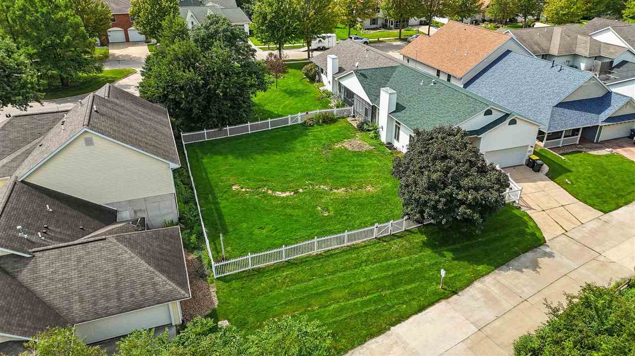900 Longfellow Pl