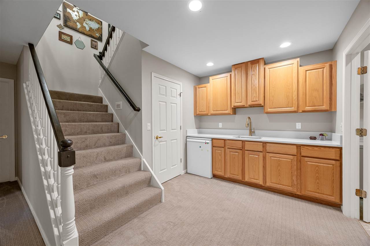 42 Kensington Court