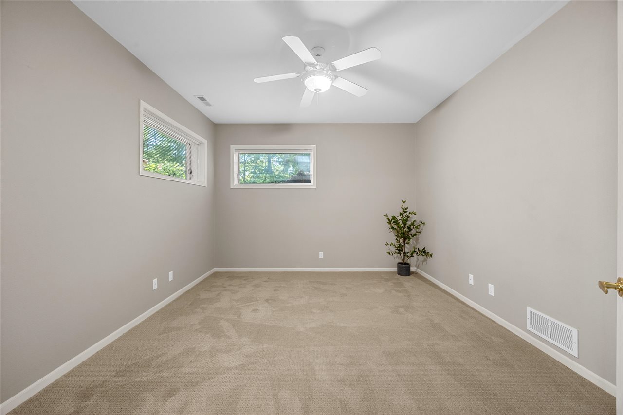 42 Kensington Court