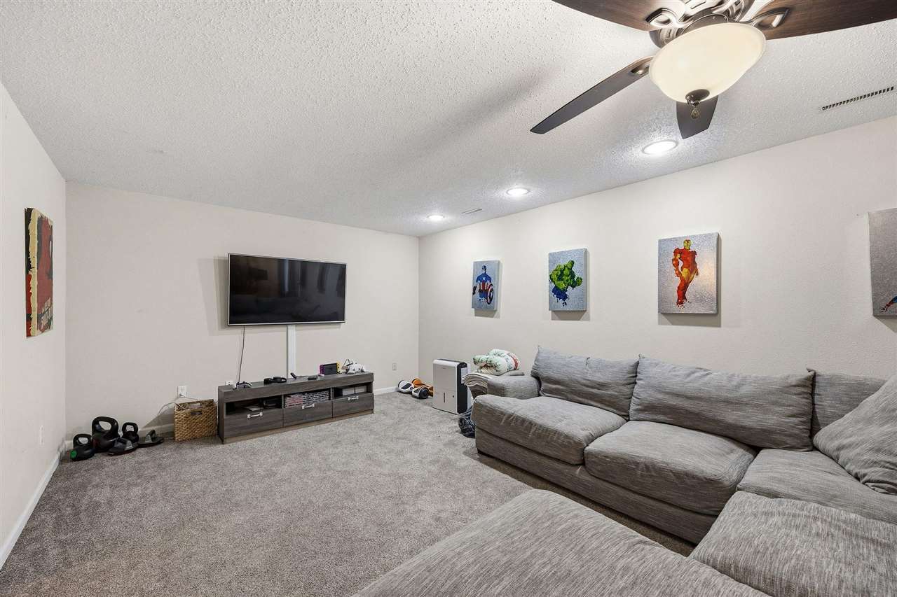 2768 Irving Ave