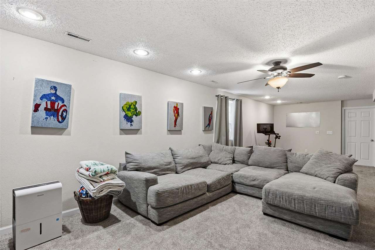 2768 Irving Ave