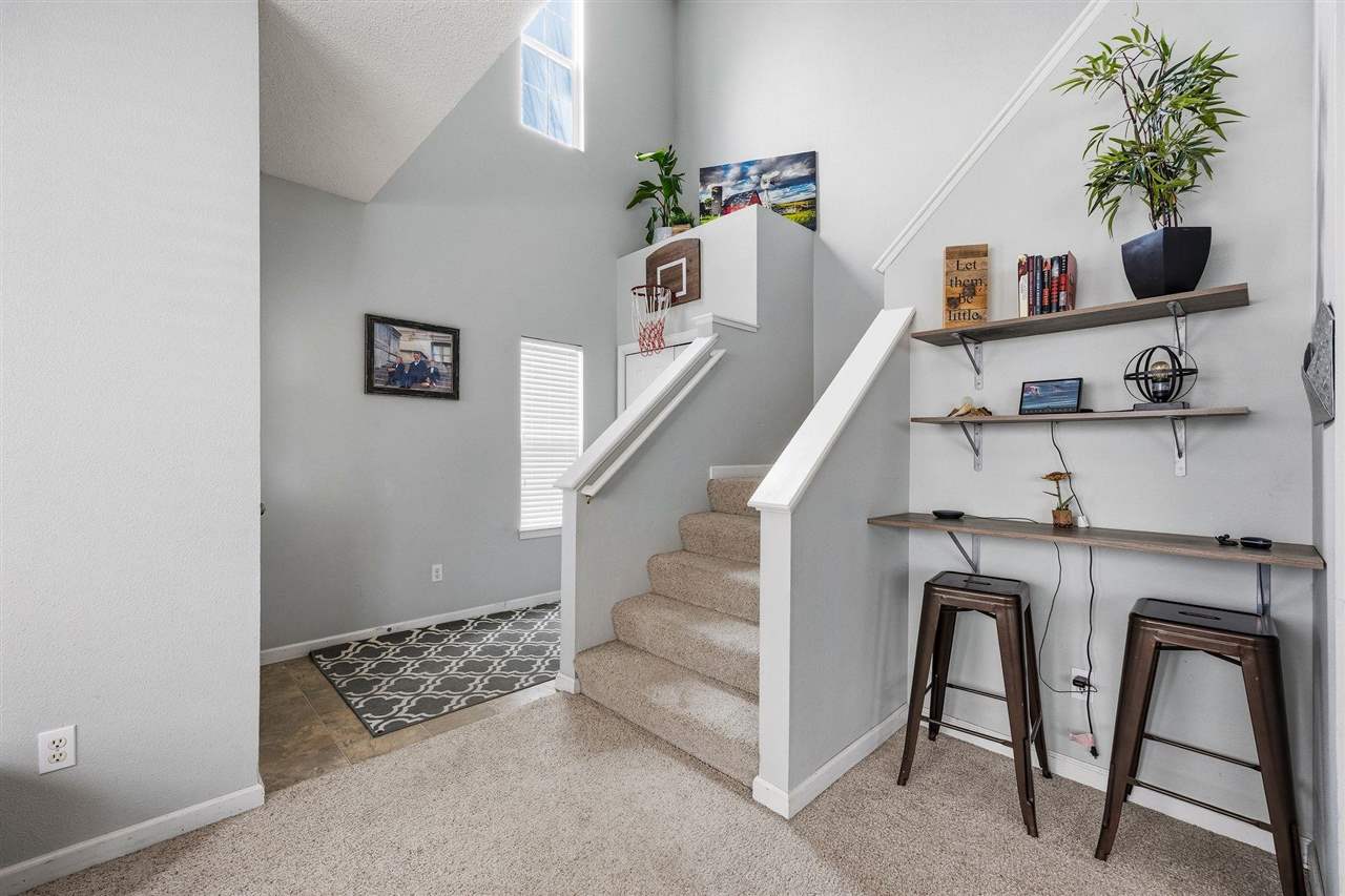 2768 Irving Ave