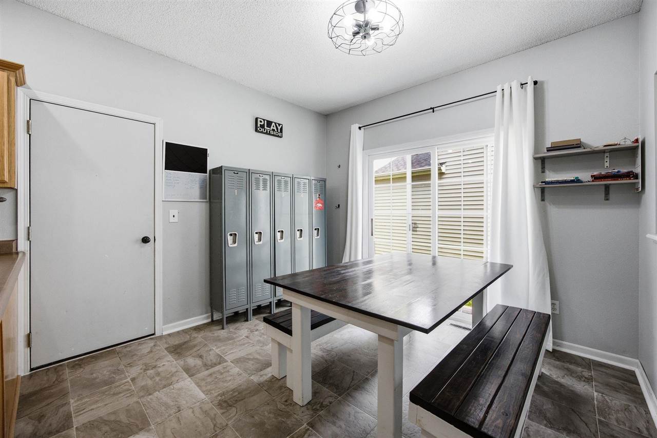 2768 Irving Ave