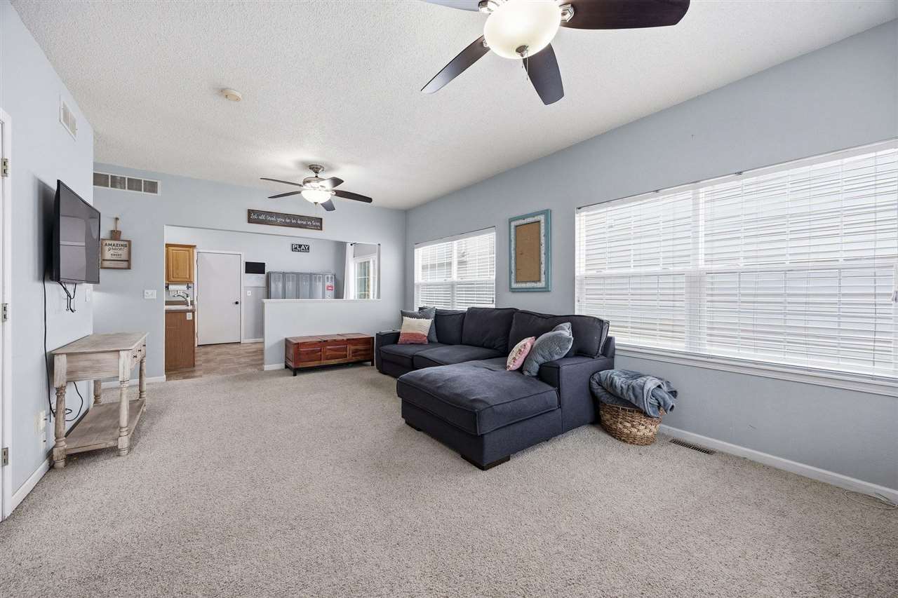 2768 Irving Ave
