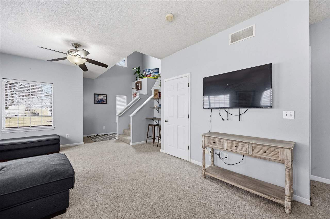 2768 Irving Ave