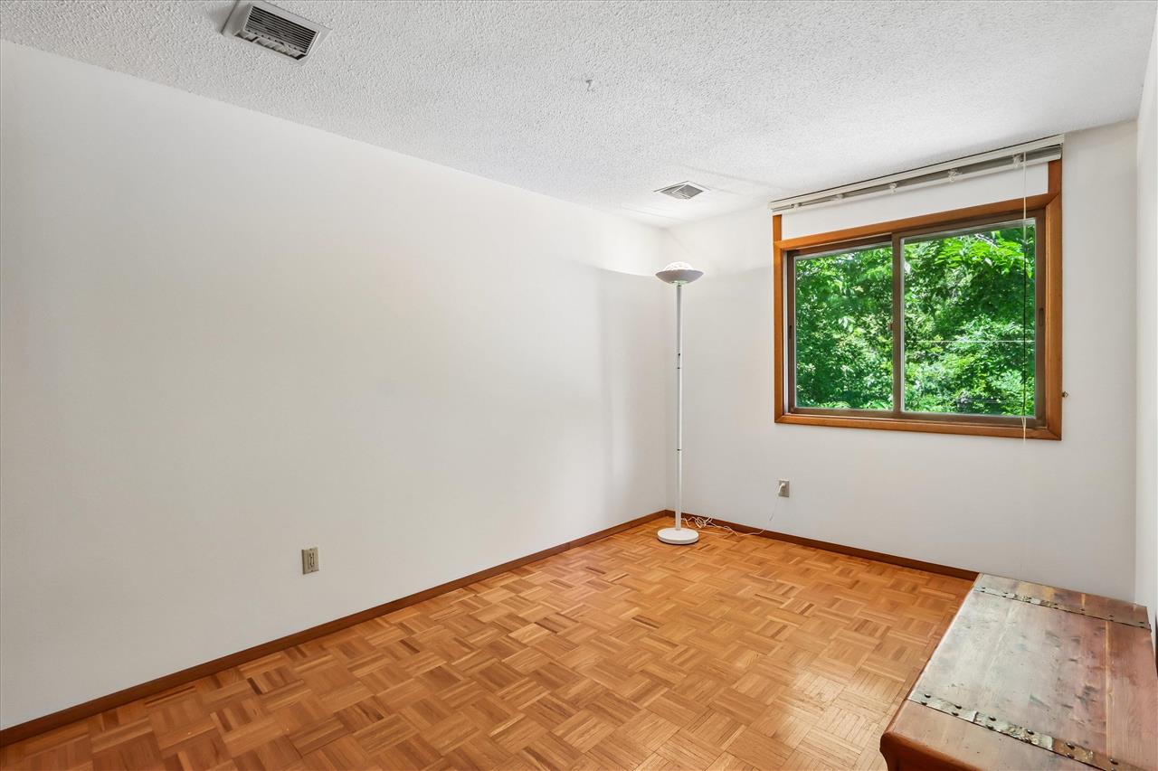 131 S Mount Vernon Dr