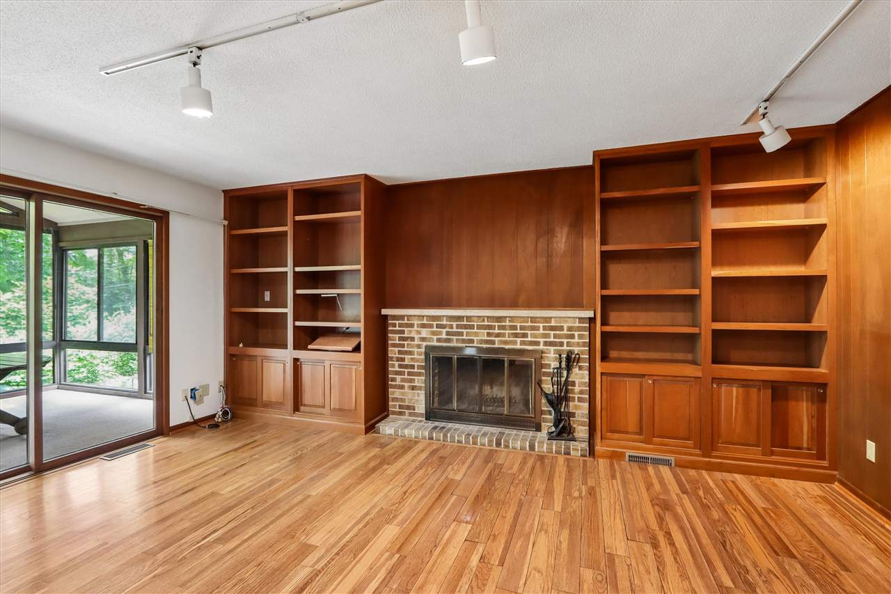 131 S Mount Vernon Dr