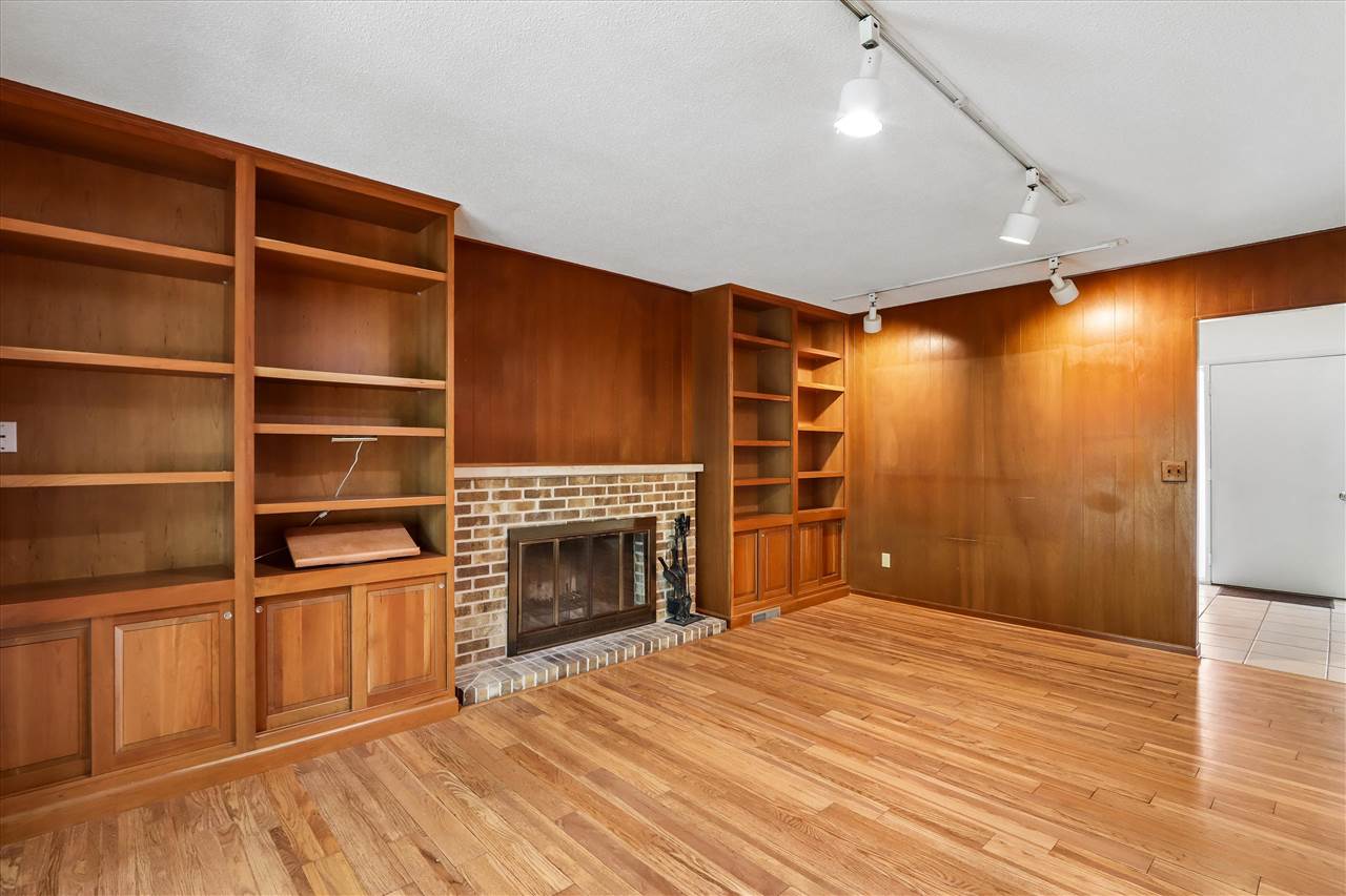 131 S Mount Vernon Dr