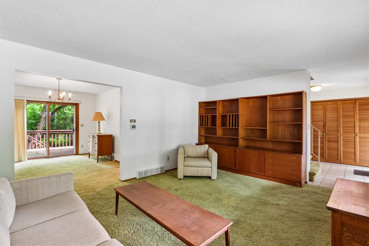 131 S Mount Vernon Dr