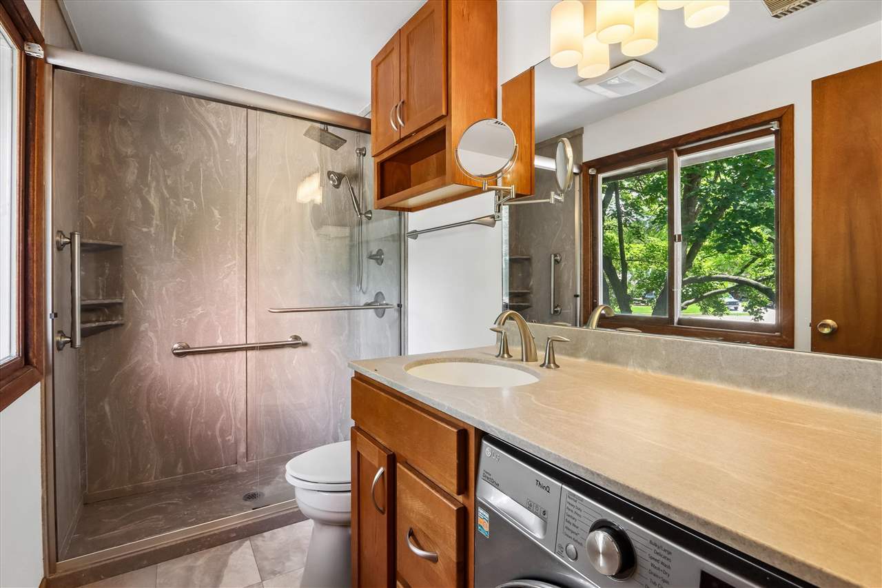 131 S Mount Vernon Dr