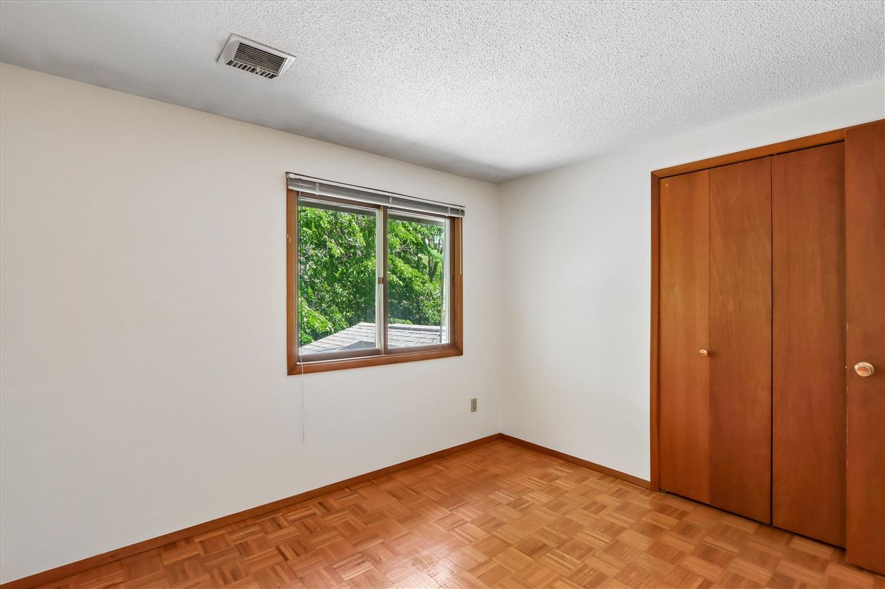 131 S Mount Vernon Dr