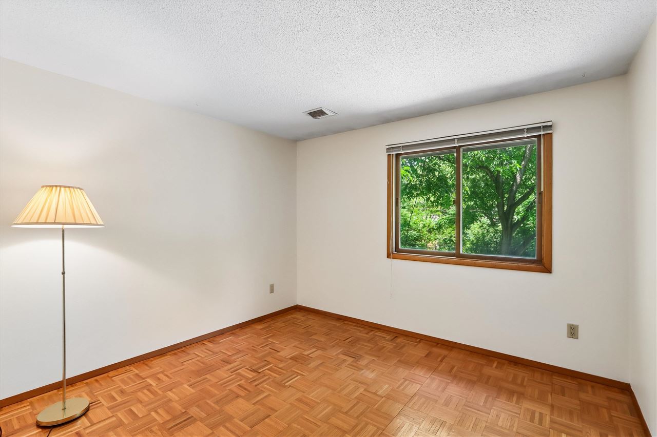 131 S Mount Vernon Dr