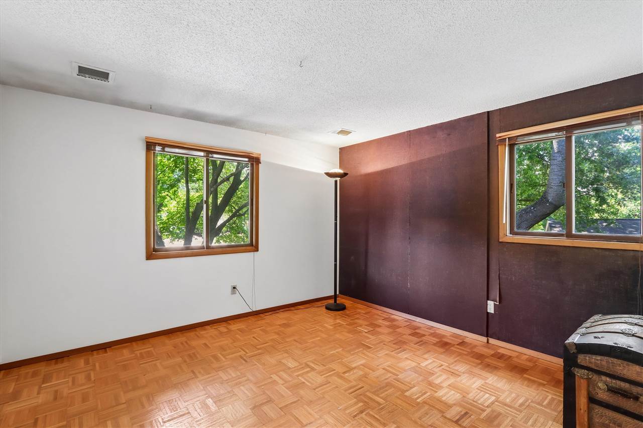 131 S Mount Vernon Dr