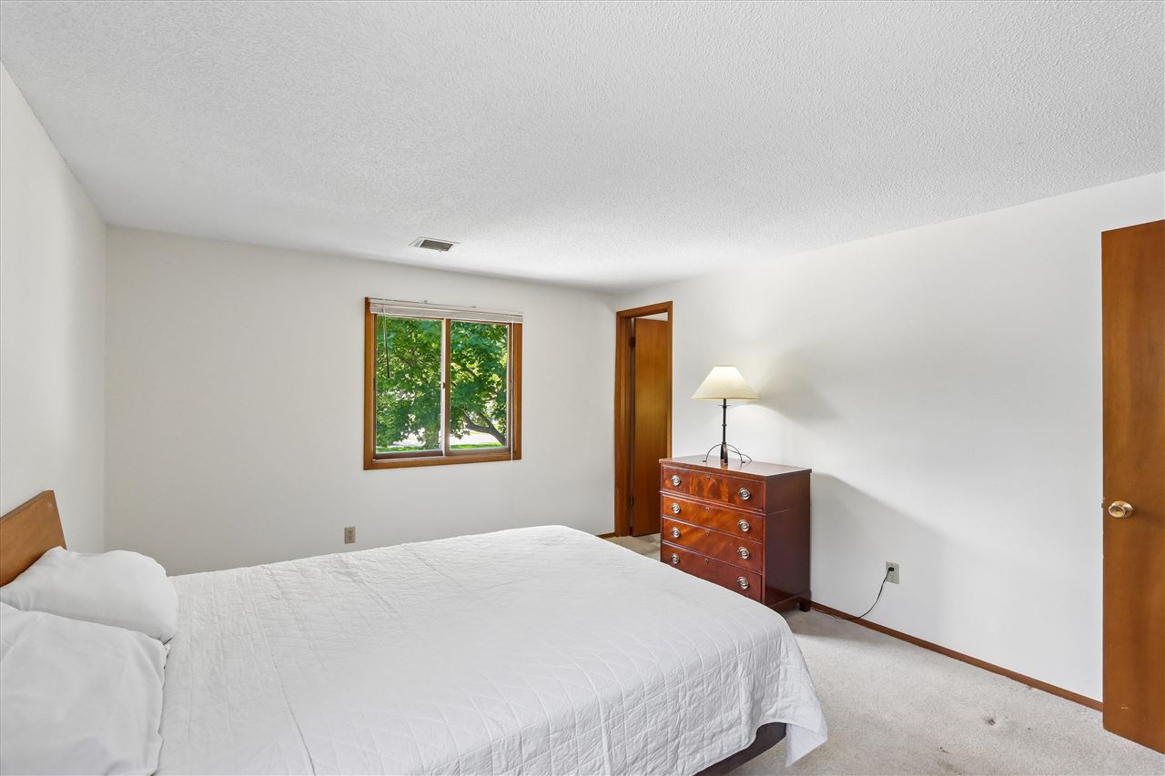 131 S Mount Vernon Dr