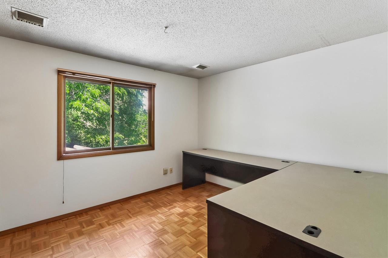 131 S Mount Vernon Dr