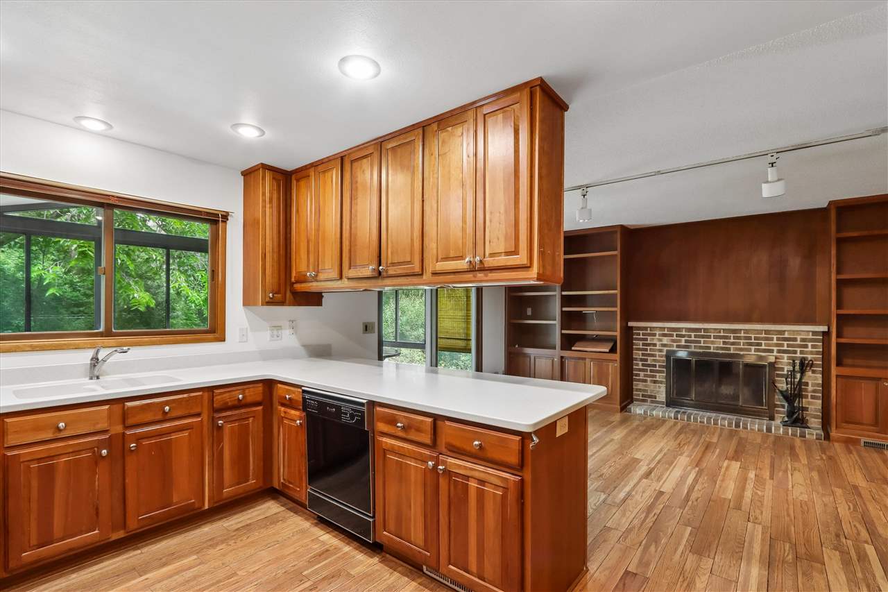131 S Mount Vernon Dr