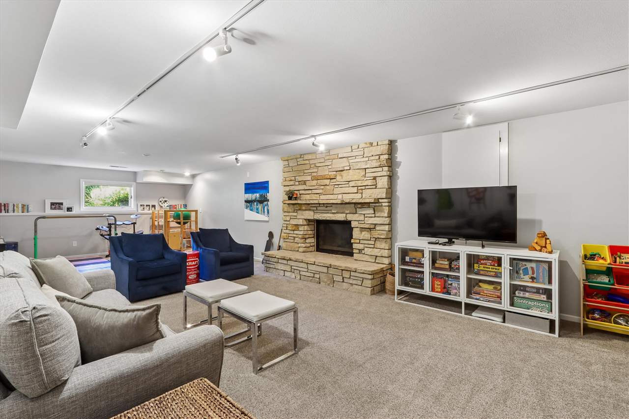 19 Cherry Ln NE