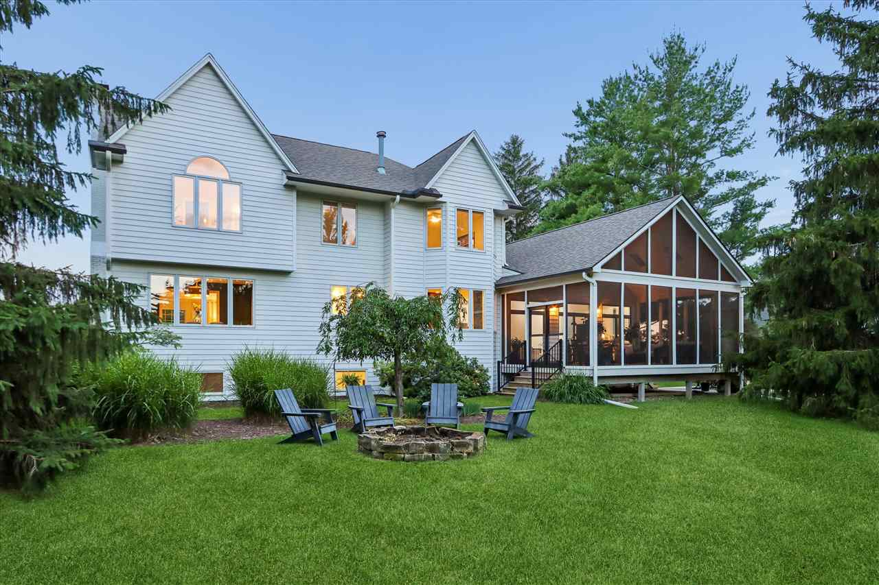 19 Cherry Ln NE