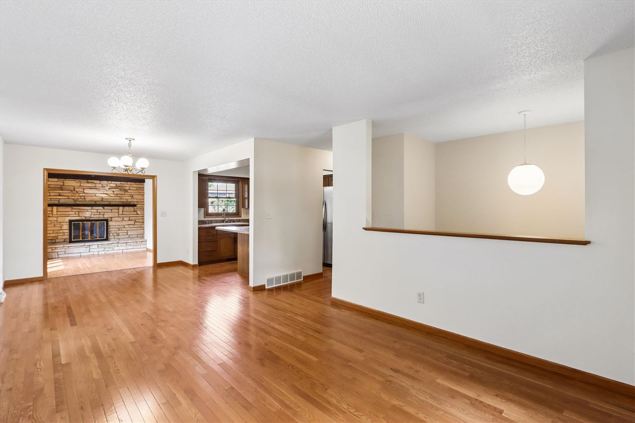 3044 Wayne Ave