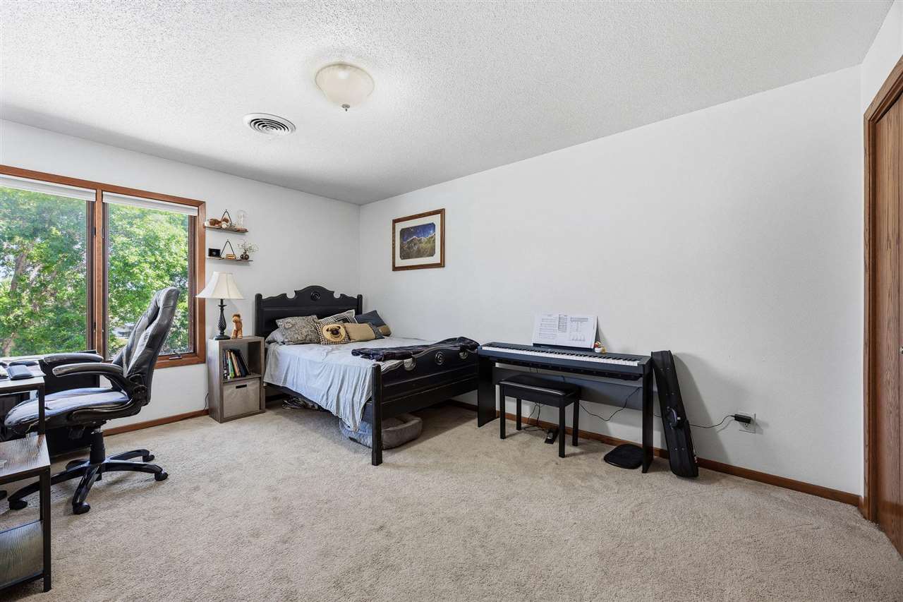 904 West Side Dr