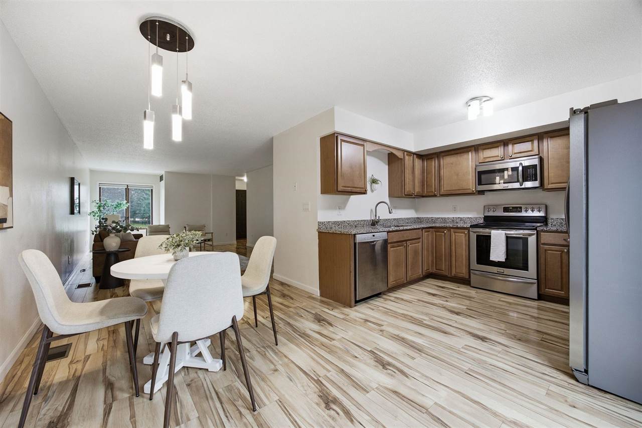 904 West Side Dr
